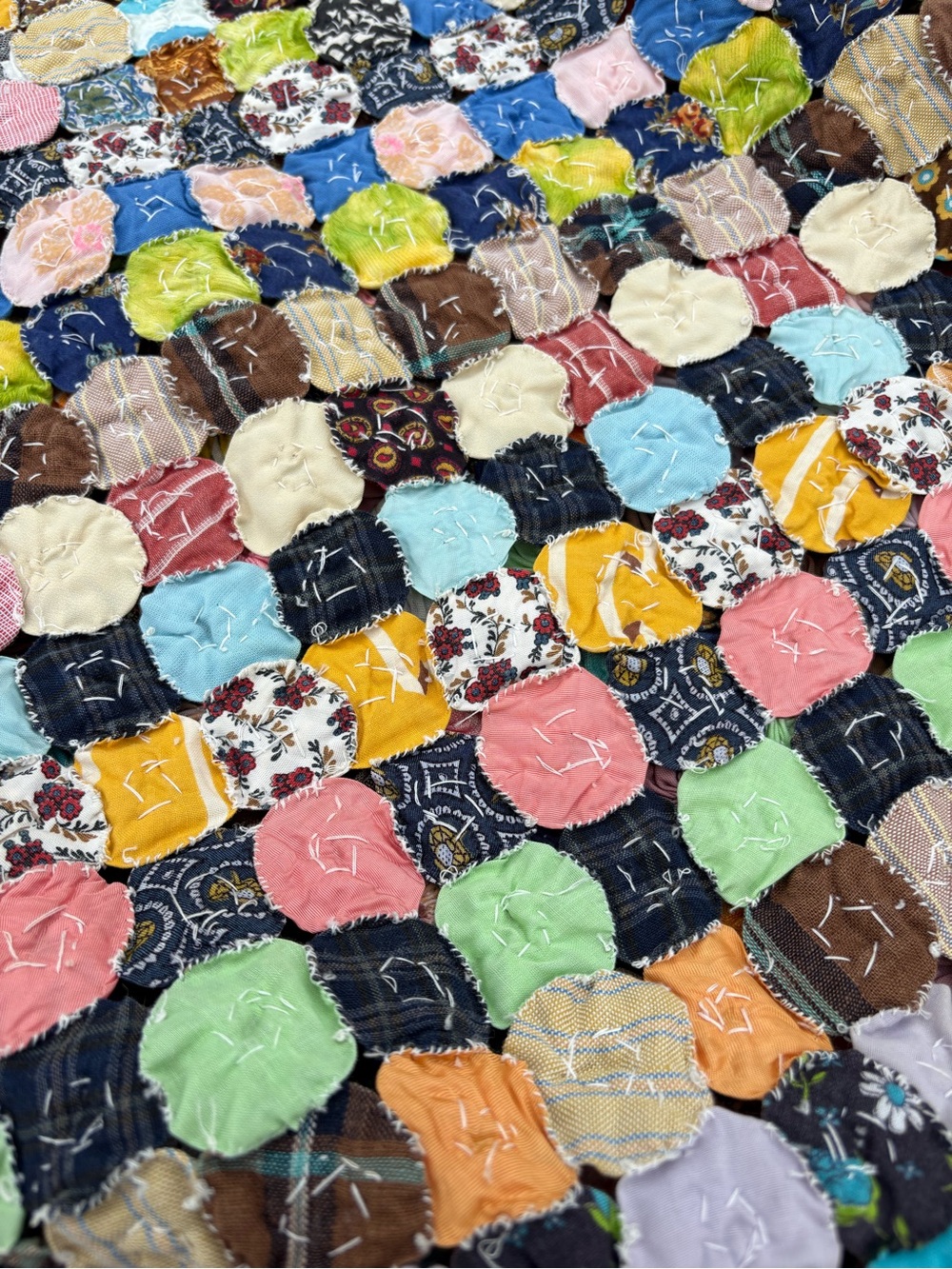 Handmade Multi‑Color yo-yo quilt coverlet. Excellent quality and condition - Picture 6 of 6